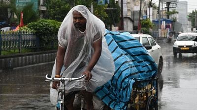 প্রবল বৃষ্টি থেকে মুক্তি কবে ? জানালো হাওয়া অফিস