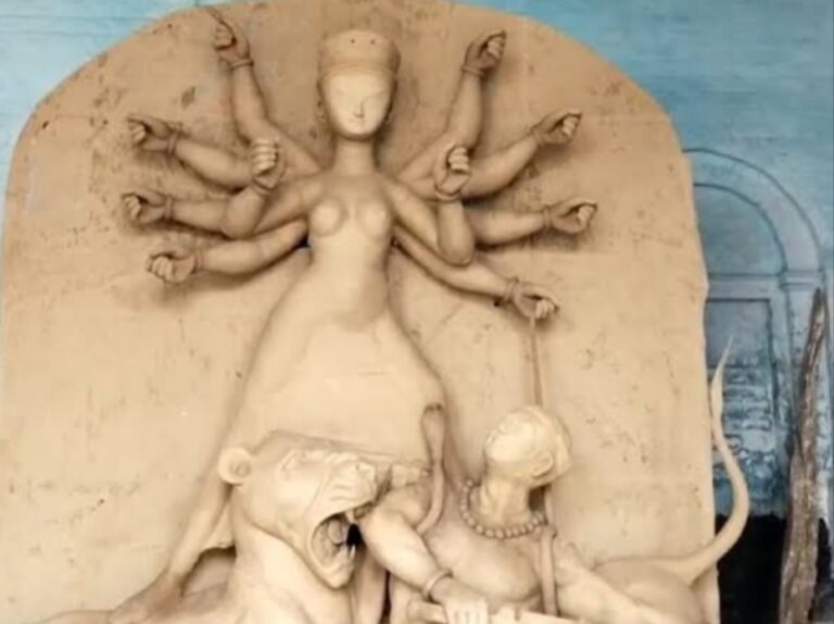 শান্তিপুরের রায় বাড়িতে পুজিত হয় শুধুই মা দুর্গা, থাকেন না লক্ষ্মী সরস্বতী গণেশ