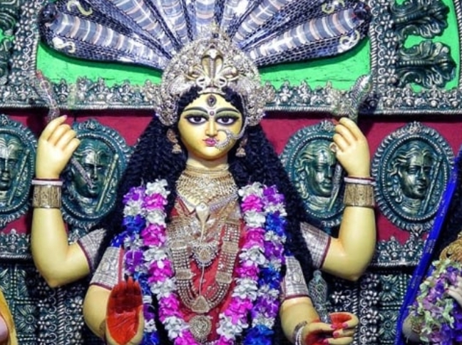 দুর্গাপূজোয় মনসা পূজো, বাংলার এই গ্রামের রীতিনীতি জানলে অবাক হবেন