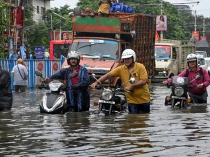 পুজোর আগেই বৃষ্টির ছুটি, সরকারি স্কুলগুলিকে বড় নির্দেশিকা মুখ্যমন্ত্রীর