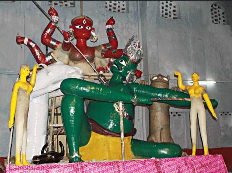 দেবীর সাথে থাকেন বাঘ সিংহ, আজও রোমাঞ্চ ধরায় বড় দেবীর কাহিনী
