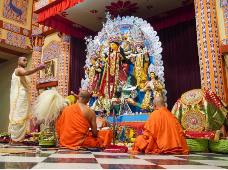 বেলুড় মঠের সন্ধি পুজো চাক্ষুষ করলেন লক্ষাধিক ভক্ত