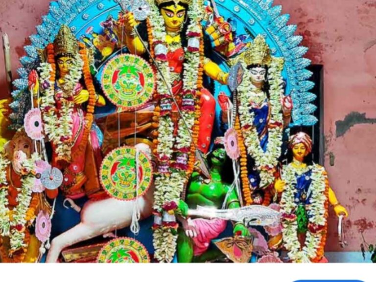মেয়েকে সাথে করেই বাড়িতে ফেরেন উমা, ভট্টাচার্য পরিবারে এখনও বিরাজ দুর্গা