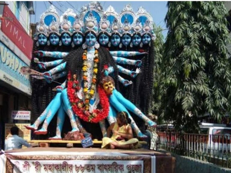 ভয়ংকর রূপ তার, কোথায় পূজিত হন দশ হাতের মহাকালী