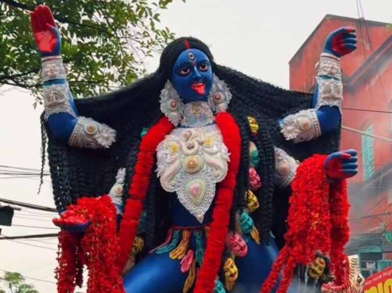 এসেছিলেন আশা ভোঁসলে থেকে অমিতাভ বচ্চন, কলকাতায় এই বিখ্যাত কালীর নাম শুনেছেন
