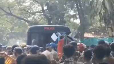 মাকালীকে গ্রেফতার করে নিয়ে গেল পুলিশ !